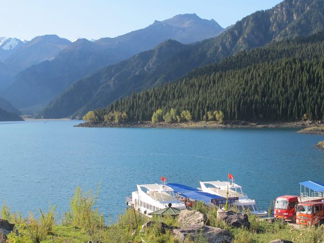 天山天池實景